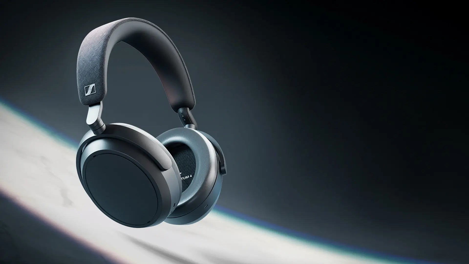 黑色 MOMENTUM 4 無線桌面組